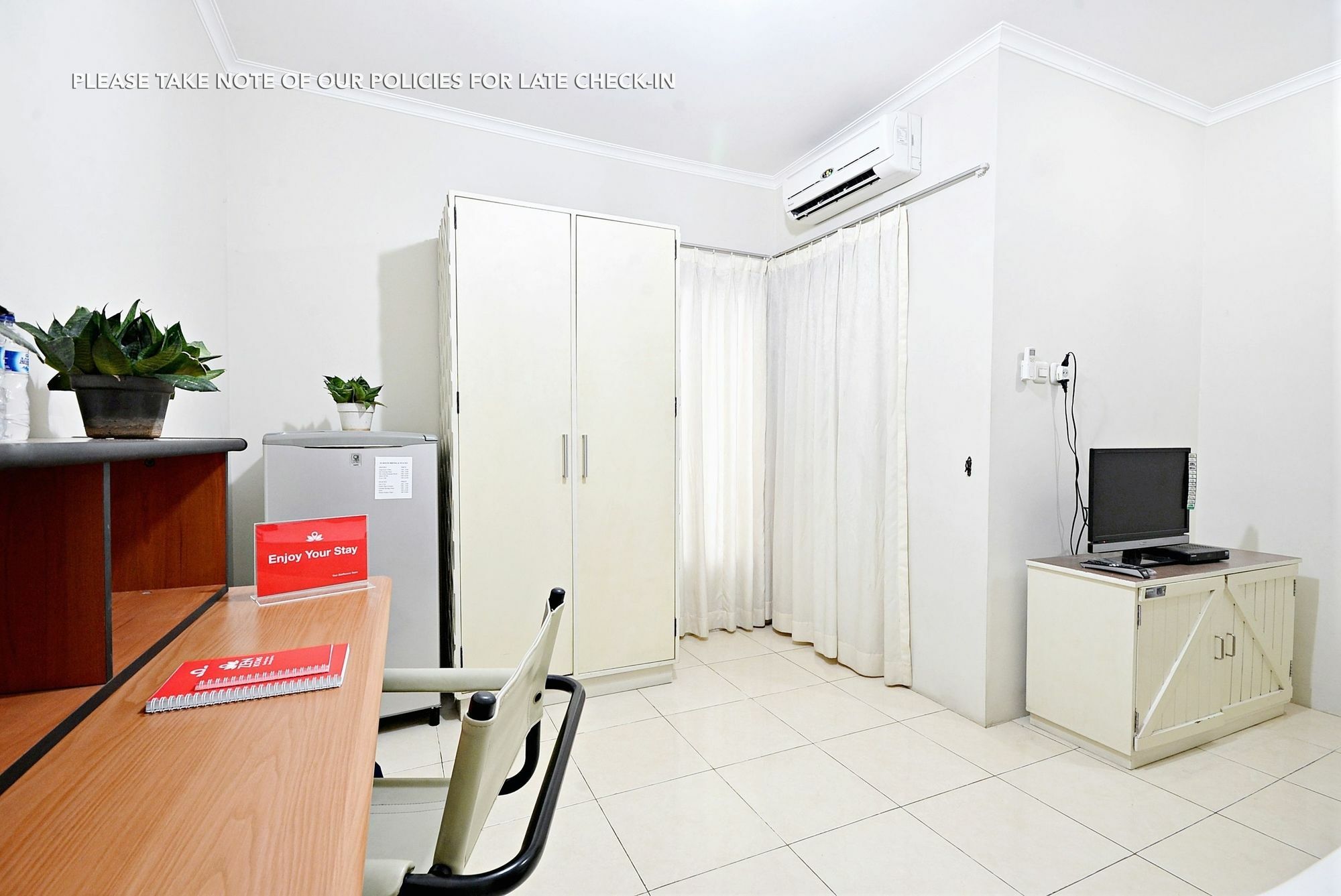 Zen Rooms Mampang Prapatan Jakarta Exterior photo