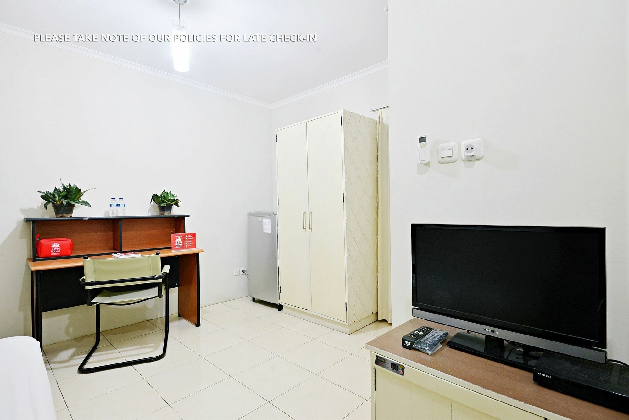 Zen Rooms Mampang Prapatan Jakarta Exterior photo