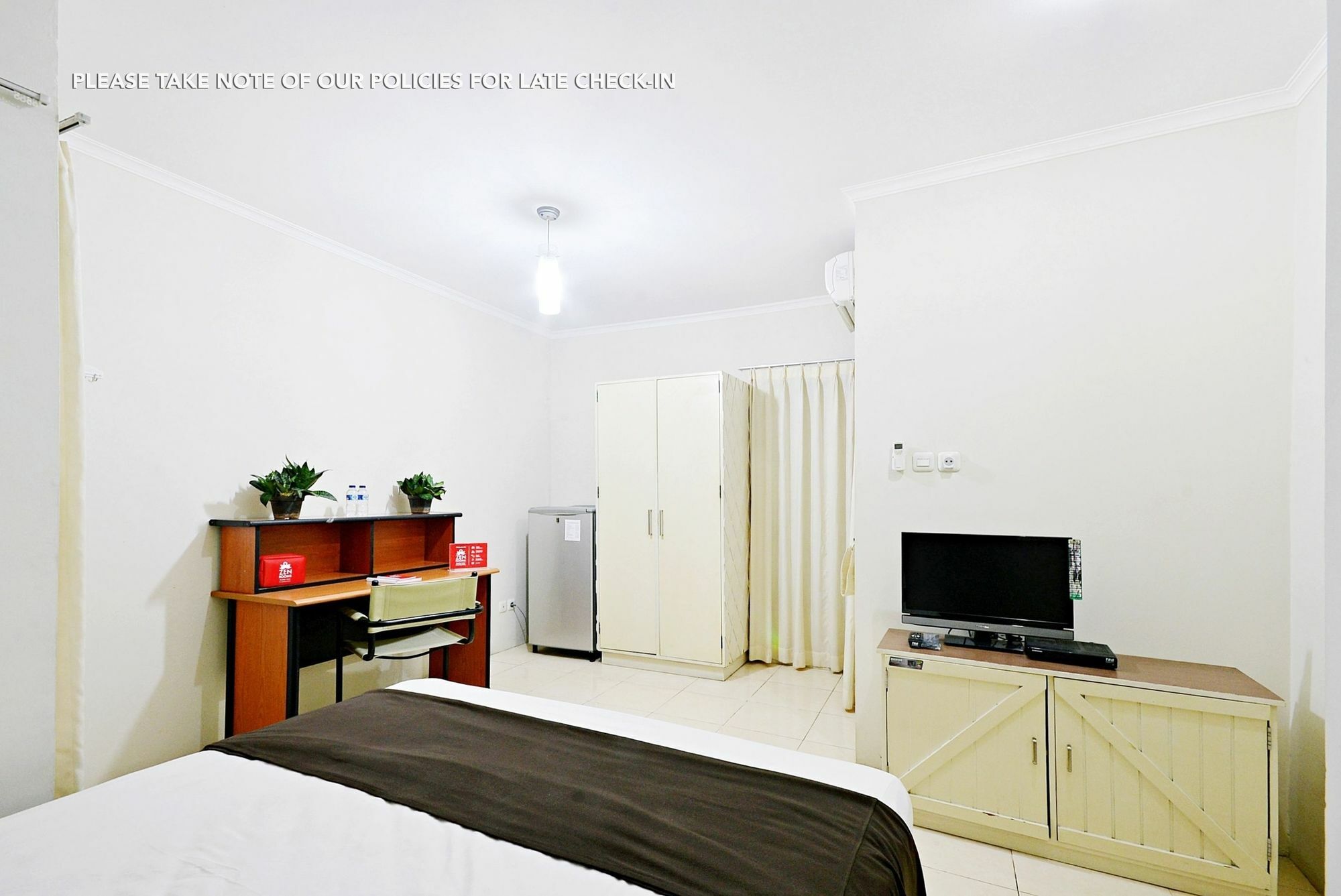 Zen Rooms Mampang Prapatan Jakarta Exterior photo